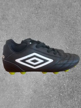 Umbro Youth Soccer Cleats Black and White Neon Yellow Studs Size 3 Unisex